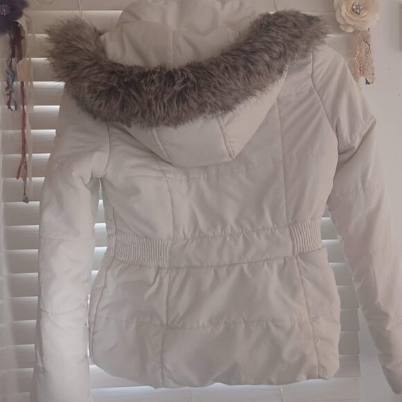 Aeropostale Women’s M White Puffer Jacket Faux Fur Hood Quilted Winter Coat - Picture 6 of 9